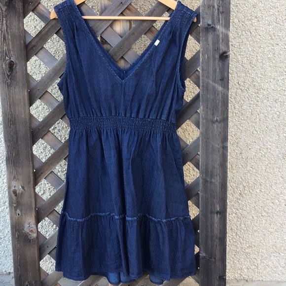 Seven7 Dresses & Skirts - Lovely Seven 7 denim dress v neck ruffles on hem